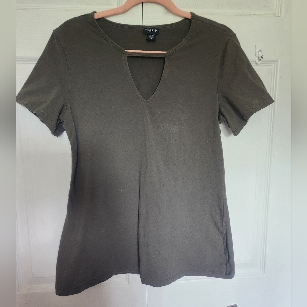 TORRID Foxy Crew Neck Keyhole Tee Olive Tee Size 1 - Picture 5 of 12